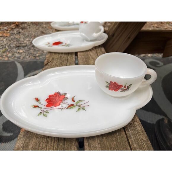 Vintage cup and plate white milk glass red rose - Picture 5 of 15